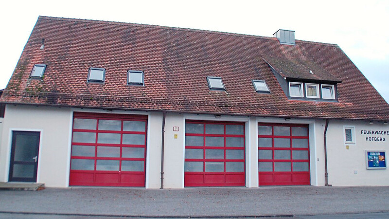 Die Feuerwache Hofberg ist in die Jahre gekommen. Die Aufnahme des Neubaus in den Haushalt 2019 sorgt nun für Zwist.