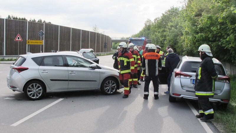 Ein Unfall hat sich am Montag in Moosburg ereignet. Dabei wurden zwei Männer leicht verletzt.