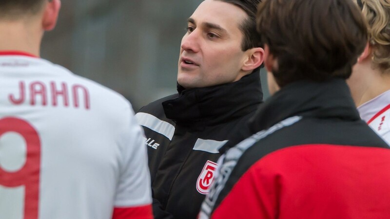 Trainer Yavuz Ak musste mit der U21 des SSV Jahn Regensburg eine Niederlage hinnehmen.