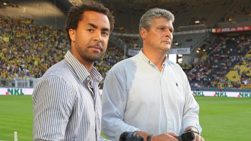 Patrick Owomoyela und Norbert Dickel (links): Die beiden Ex-Profis des BVB krochen nach ihrem skandalösen Totalausfall bei den Verantwortlichen von Borussia Dortmund zu Kreuze. (Archivbild)