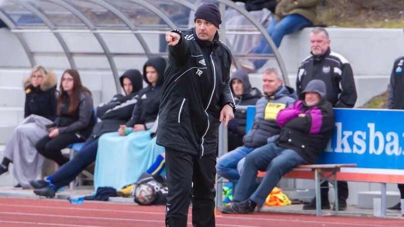Ob Stefan Dykiert über die Saison hinaus Trainer des TSV Bogen bleibt, ist offen.