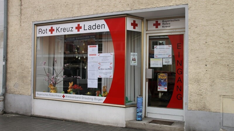 "Die Kleider kommen dahin, wo sie gebraucht werden": der BRK-Laden an der Inneren Passauer Straße.