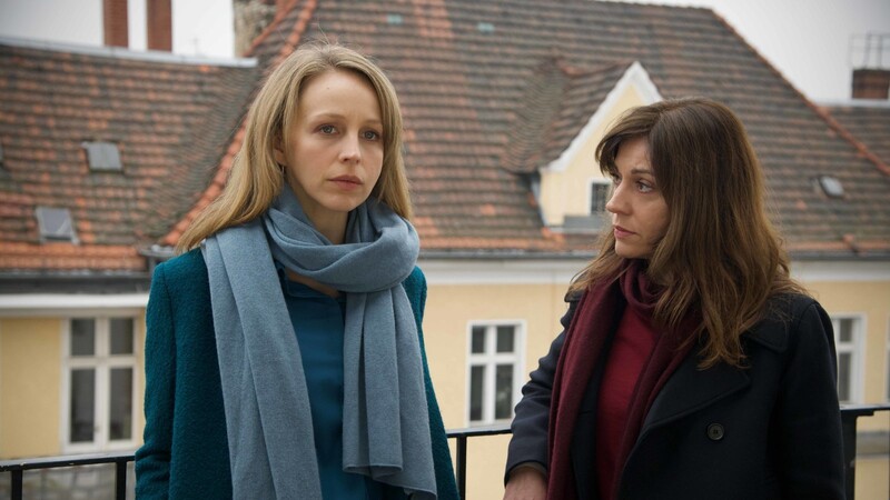 Psychologin Kara Bischoff (Petra Schmidt-Schaller, linnks) und Kommissarin Sibylle Deininger (Ulrike C. Tscharre) versuchen gemeinsam, dem Mörder auf die Spur zu kommen.