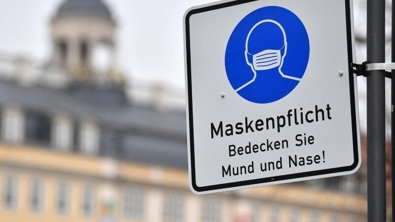 Die Stadt Deggendorf führt ab Sonntag eine Maskenpflicht für Teile der Innenstadt und die Donaupromenaden ein. (Symbolbild)