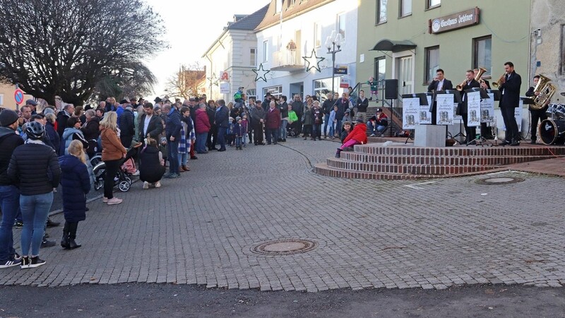 Beim Neujahrskonzert im Zentrum von Velden wurden vom Veld'ner Blechhaufa wieder Spenden gesammelt.