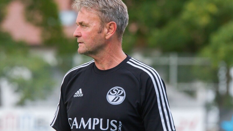 Will mit dem SV Donaustauf in die Bayernliga aufsteigen: Trainer Sepp Schuderer.