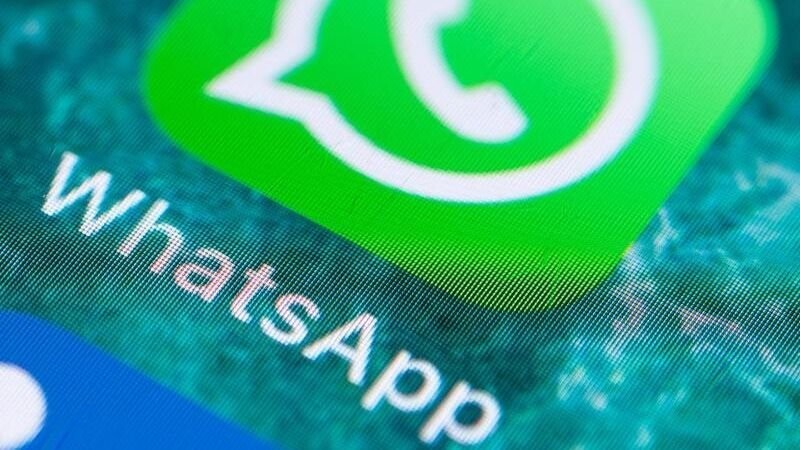 WhatsApp ist praktisch, zweifellos - aber die App sammelt auch private Daten. Im Video sehen Sie, was Sie dagegen tun können.