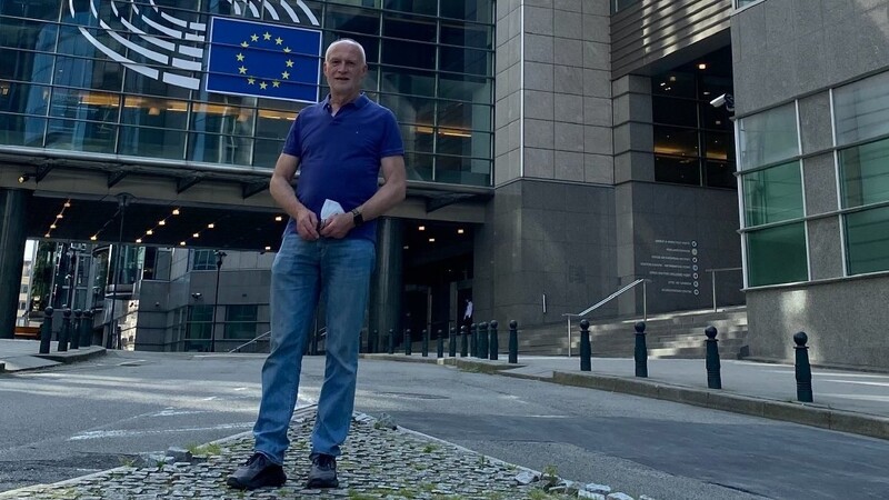 Vor 17 Jahren kannte noch nicht einmal sein Navigationsgerät Brüssel - nun weiß Detlef Drewes, welcher Regierungschef dort bei EU-Treffen joggen geht und wer sich mit wem abends in Cafés trifft.