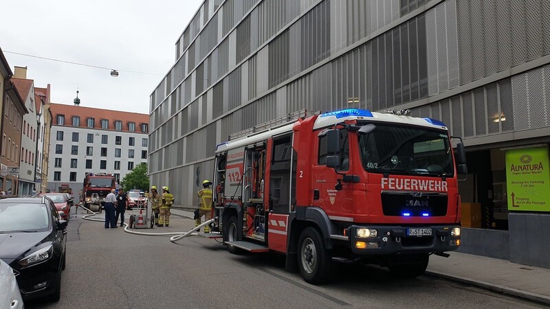 Im Parkhaus am Dachauplatz in Regensburg kam es am Mittwochvormittag zu einem Feuerwehreinsatz.