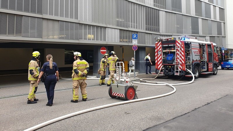 Im Parkhaus am Dachauplatz in Regensburg kam es am Mittwochvormittag zu einem Feuerwehreinsatz.