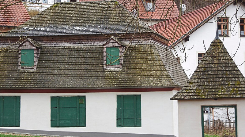 Für eine Sanitäranlage bei der restaurierten Schußhütte in Wörth gibt es Fördergeld von der ILE. Unter anderem.