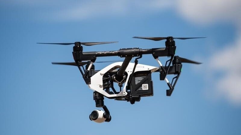 Eine Drohne hat bei Wald einen Rettungshubschrauber behindert (Symbolfoto).