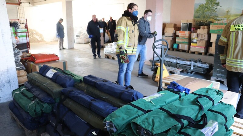 Im Heilingbrunner-Lagerhaus sammelte Navis viele gespendete Hilfsgüter, die nun Stück für Stück in die Ukraine gebracht werden.