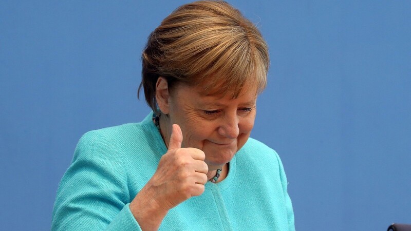 Angela Merkel und die Ministerpräsidenten der Länder kommen am Dienstag in Berlin zusammen. Neben dem weiteren Vorgehen in der Corona-Pandemie dürften auch die Fluthilfen eine wichtige Rolle bei den Gesprächen spielen.