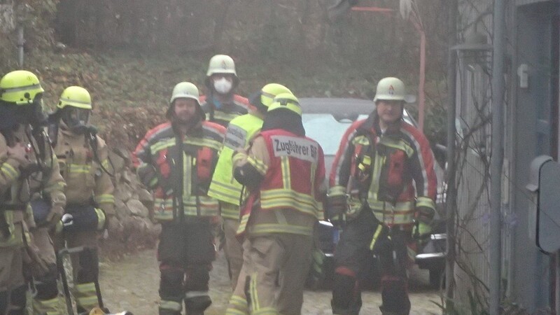 In Regensburg brannte es am Samstagmorgen in einem Keller. Etwa 30 Feuerwehrkräfte waren im Einsatz.