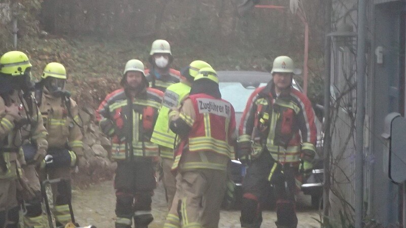 In Regensburg brannte es am Samstagmorgen in einem Keller. Etwa 30 Feuerwehrkräfte waren im Einsatz.