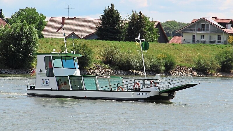 Wegen eines Motorausfalls ist die Donaufähre "Altaha" am Wochenende abgetrieben (Archivbild).