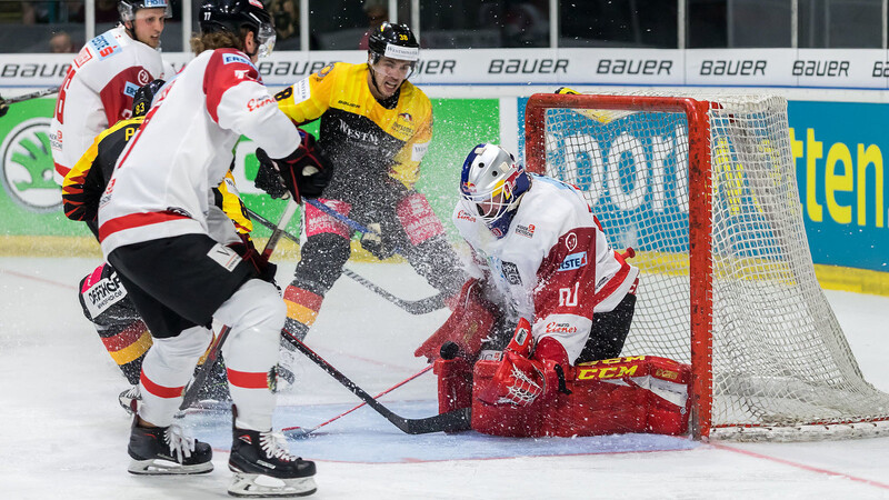 Viele Chancen hat sich die Eishockey-Nationalmannschaft gegen Österreich erspielt - alleine bei der Verwertung mangelte es.