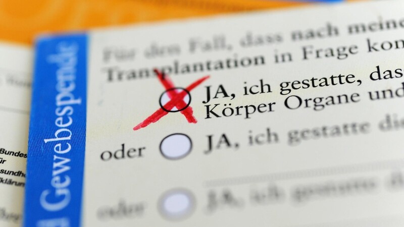 Noch immer haben viel zu wenige Menschen in Deutschland einen Organspendeausweis.