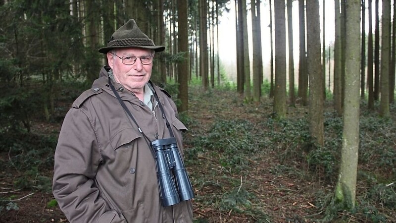 Jäger Hans Einhellig im ausnahmsweise ruhigen Wald.