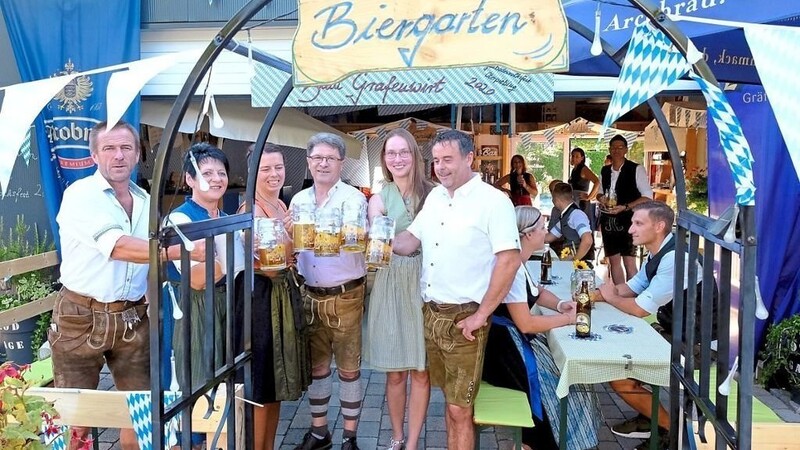 Mehr ging nicht: Ein kleines, privates Ersatz-Volksfest in Oberpiebing bei Straubing.
