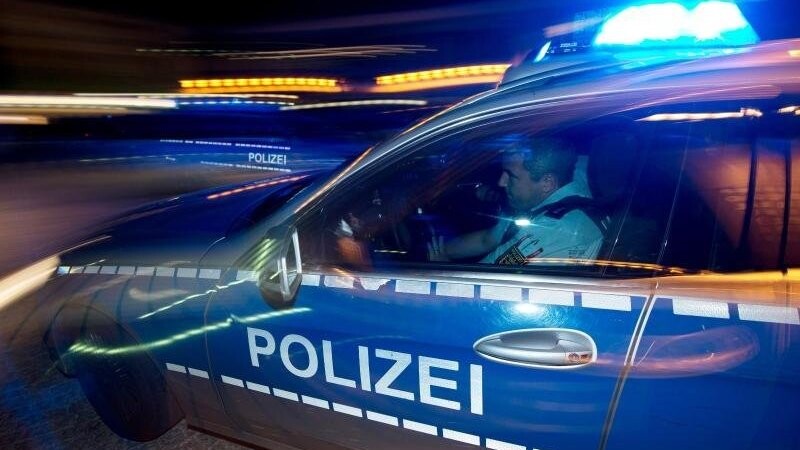 Die Polizei hatte in der Nacht zum Mittwoch einiges zu tun mit jungen Randalierern in der Altstadt. (Symbolbild)