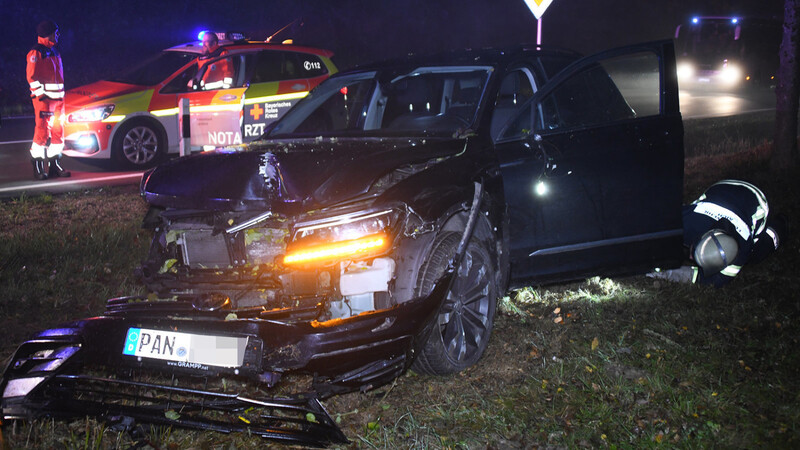 Der Fahrer eines VW Tiguan kam aus unbekannter Ursache von der Fahrbahn ab, wurde laut Polizei bei dem Unfall aber nicht verletzt.
