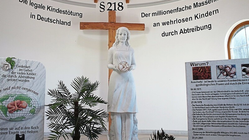 Der Paragraf 218 ist für den Erbauer der Kapelle in Pösing, Franz Graf, die Grundlage für "millionenfachen Massenmord". Darin ist geregelt, unter welchen Umständen Schwangerschaftsabbrüche straffrei bleiben.