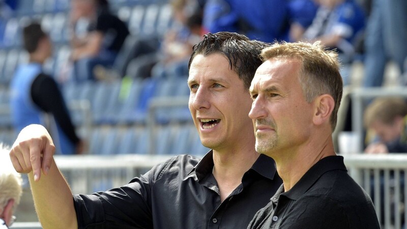 Geschäftsführer Christian Keller (links) und Trainer Achim Beierlorzer blicken der neuen Zweitliga-Saison entgegen.