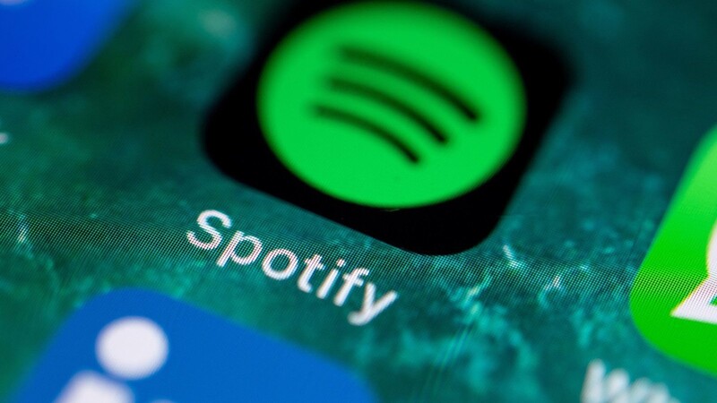 Spotify sollte man mit Vorsicht genießen, findet Manuel Bogner. Denn der Streamingdienst nutzt Musiker aus.