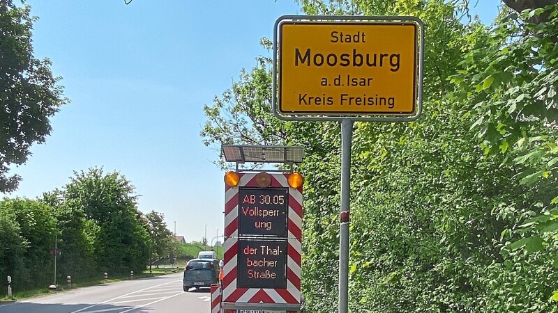 Von 30. Mai bis 9. Juni wird die Thalbacher Straße zwischen Kreisverkehr und Unterführung für den Durchgangsverkehr komplett gesperrt.