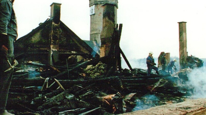 In der Nacht vom 20. auf den 21. April 1995 war die Chodenburg in Doma?lice von einer gewaltigen Feuersbrunst heimgesucht worden.