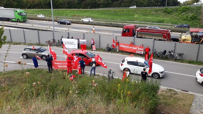 Im Autokorso demonstrierten die Continental-Mitarbeiter gegen den drohenden Stellenabbau am Standort Regensburg.
