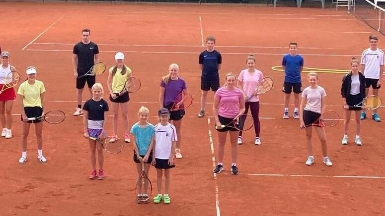 Die Teilnehmer bein Tennis-Jugendnachmittag