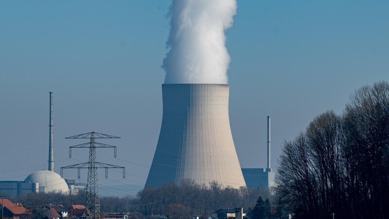 Das Atomkraftwerk Isar 2 im Landkreis Landshut soll Ende des Jahres vom Netz gehen.