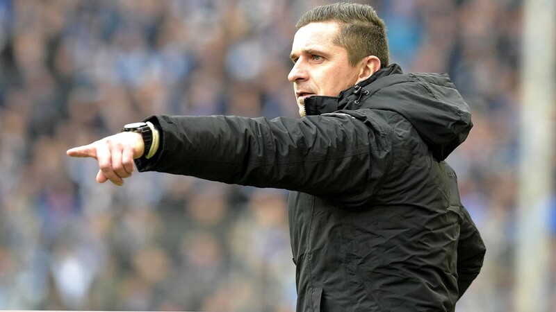 Für Jahn-Trainer Mersad Selimbegovic galt es, die 0:6-Niederlage seiner Mannschaft in Bielefeld aufzuarbeiten.