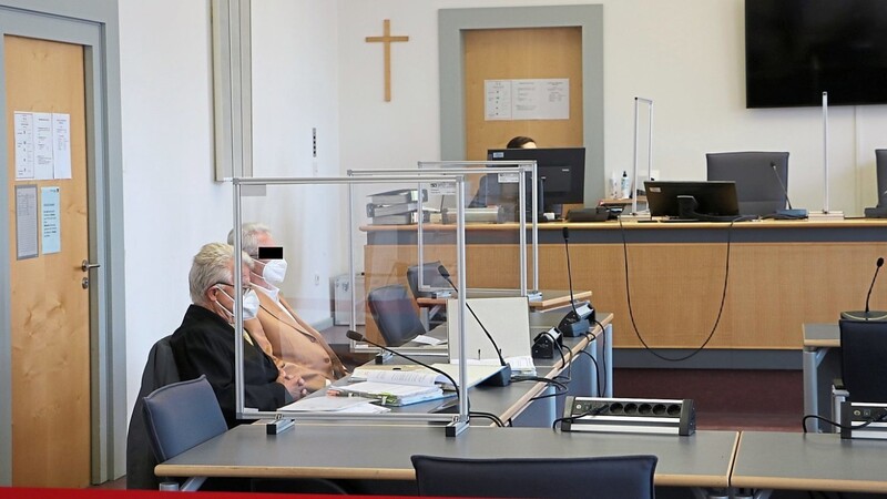 Hans-Joachim S., 77 Jahre alt, sitzt nach 2015 erneut auf der Anklagebank.