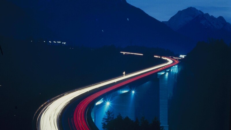 Wie kommen die Güter über die Alpen? Ein Weg: Die Europabrücke bei Innsbruck.
