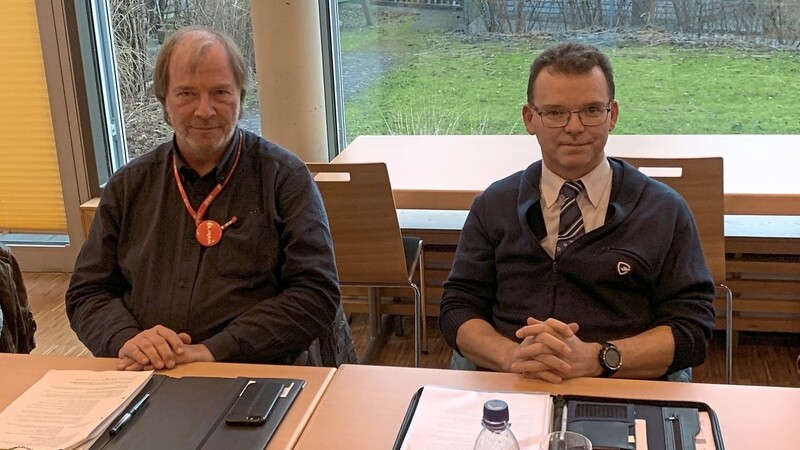 Josef Winderl (r.) und Ralf Krüger berichteten über die Arbeitsverhältnisse am Münchner Airport.