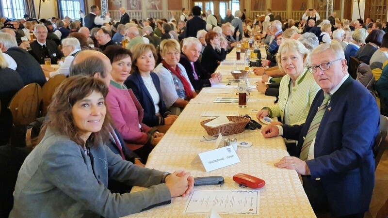 650 Gästen fanden sich zum Oberpfälzer Heimattag im Hofbräuhaus ein.