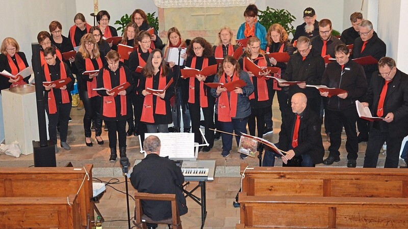Der Gospelchor "O Jessas" gab in der Filialkirche Obertrübenbach auf Einladung des Fördervereins Alte Wehrkirche ein beeindruckendes Konzert.