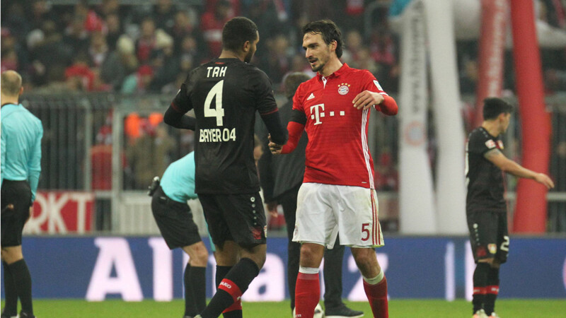 Jonathan Tah und Mats Hummels: Der Bayer-Spieler erbte die Rückennummer in der Nationalmannschaft vom Bayern-Spieler.