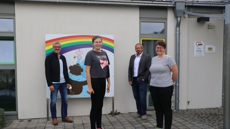 Konrad Kellner von den KJF Werkstätten (l.), Cornelia Siewert (r.), Leiterin der Kiga/Krippe Regenbogen und Marco Grzyb von der AWO haben ein gemeinsames Ziel: Teresa ermöglichen, ihren Traumberuf auszuüben.