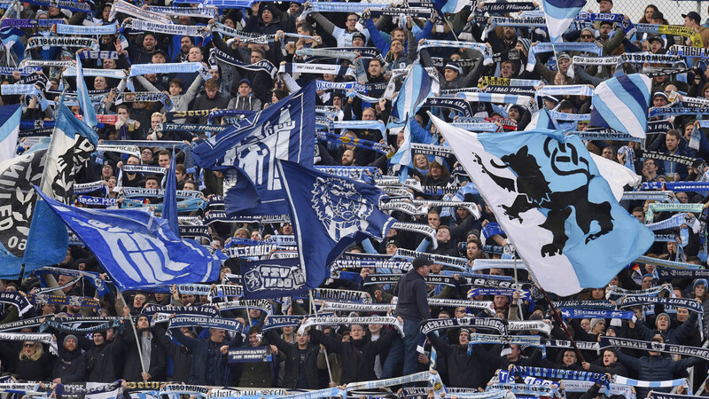 Fans des TSV 1860 im Grünwalder Stadion. (Archivbild)