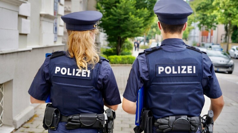 Die Polizei bittet um Zeugenhinweise zu einem Einbruch in der Regensburger Isarstraße. (Symbolbild)