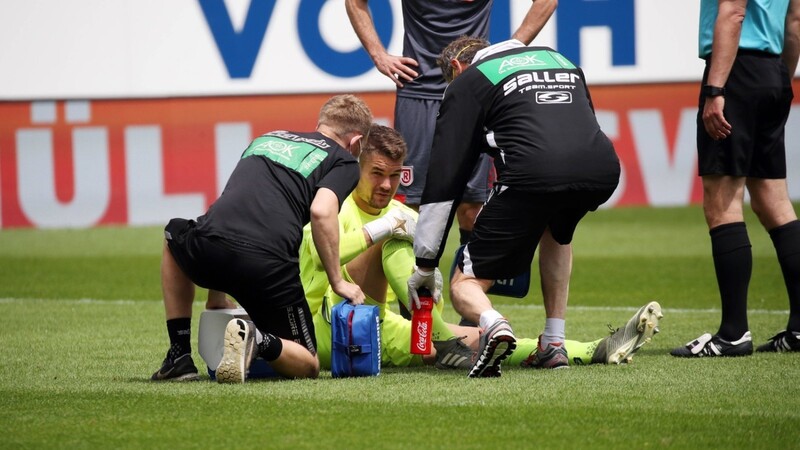 Alexander Meyer hat sich beim Auswärtsspiel des Jahn in Heidenheim verletzt.