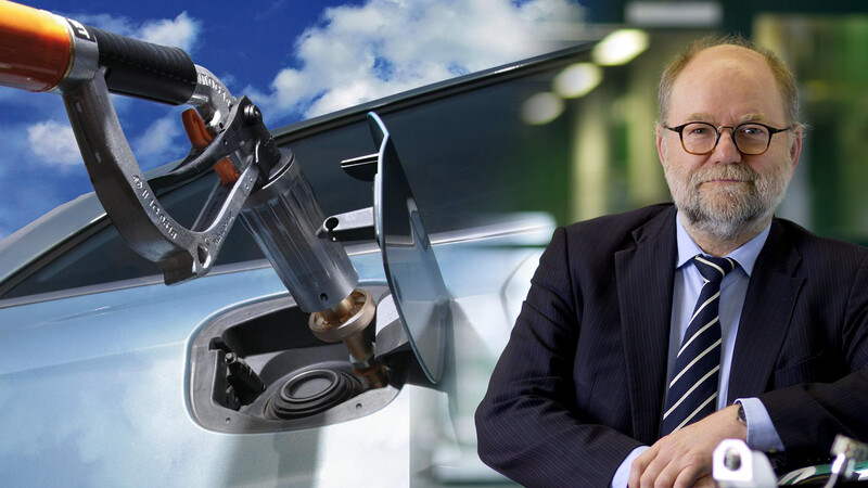 Prof. Dr. Michael Bargende ist Inhaber des Lehrstuhls Fahrzeugantriebe an der Uni Stuttgart und gilt als Experte im Bereich der Fahrzeugantriebe. Sein Themenschwerpunkt ist die Verbesserung der Effektivität und des Wirkungsgrads von Fahrzeugantrieben.