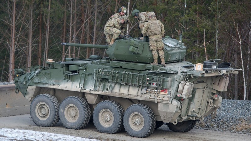 Der NATO-Truppenübungsplatz Grafenwöhr ist einer der größten in Europa. Hier führen US-Soldaten den neuen Panzer Stryker vor.