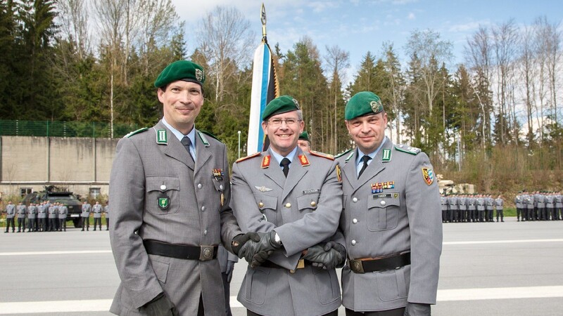 Oberstleutnant Jan Mirko Schmidt (v.li.), General André Bodemann und Oberstleutnant Michael Torger.