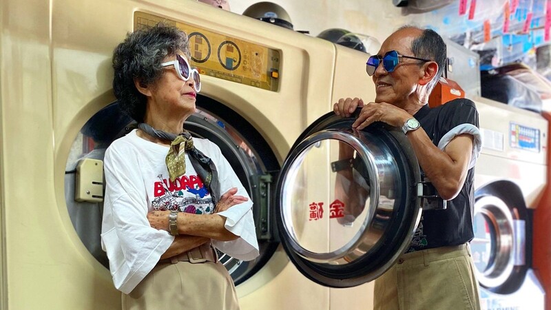 Schick, schick: In modernen Klamotten präsentieren sich Hsu Hsiu-e (84) und ihr Ehemann Chang Wan-ji (83).